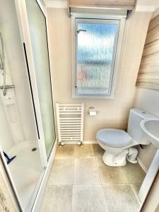 272 Wilksworth Caravan Park - Two Bedroom - Pool Access