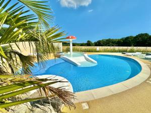 272 Wilksworth Caravan Park - Two Bedroom - Pool Access