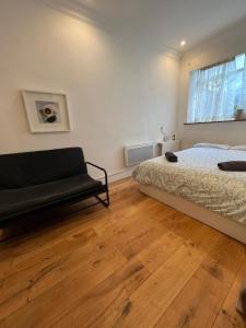 2 bed, 2 bath 1 min from Paddington station
