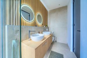 Villa Allina, 5-Bedroom Villa with Panoramic Views, Heated Pool 