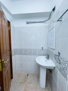 LN NYALI 3BEDROOMs FULLY FURNISHED APARTMENT WITH SWIMMING