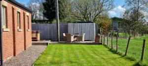 Bowland Breaks- The Shippon Luxury Holiday Let, Luxury Barn Escape with Optional Hot Tub, Log Burner,Comfy Beds, and Views