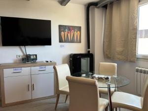 ACOGEDOR ESTUDIO FAMILIARE 2-4 Per ZONA BAJA