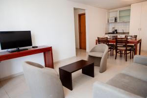 Athenas Suites By BnbHost