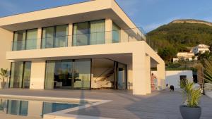 Exclusive Beach House with full sea view, Luxury and Comfort by the Sea