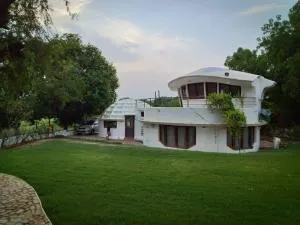 Mamta's Home- Kensville - Dasāda