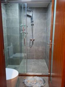 Cozy 1 Bedroom, 2-TOS, Enzi Heights Apartments, Nextgen mall