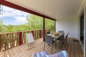 Chalet Haizea climatisé 2 à 4 pers 2 sdb calme avec piscine à Hasparren Pays Basque 25 min des plages