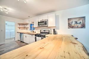 Apartment in Anchorage -10 Mi to Alaska Zoo! apts