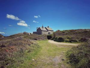 4 Coastguard Cottages - Porthgwarra