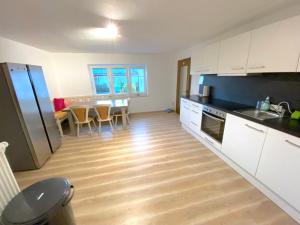 IV Apartment 12 Personen - Monteurzimmer - Ferienwohnung - Kronwieden