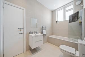 3BR House in Prime Barnet Location with Driveway