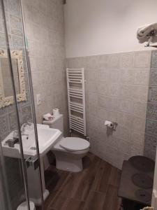 Hotels Logis Hotel Restaurant Le Cheval Blanc : photos des chambres