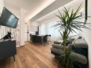 Golden Luxe - Modern Apartment next the beach - 3hvězdičkové hotely ve městě Viareggio