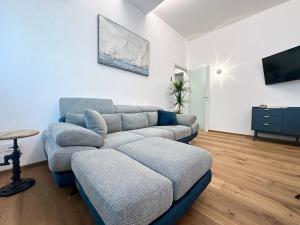 Golden Luxe - Modern Apartment next the beach