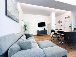 Golden Luxe - Modern Apartment next the beach