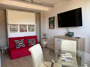 ACOGEDOR ESTUDIO FAMILIARE 2-4 Per ZONA BAJA