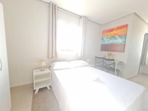 Kitnet 301 centro linda vista por sol com tv smart e ar