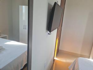 Kitnet 301 centro linda vista por sol com tv smart e ar