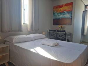 Kitnet 301 centro linda vista por sol com tv smart e ar