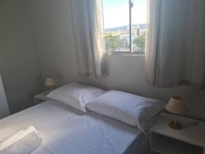 Kitnet 301 centro linda vista por sol com tv smart e ar