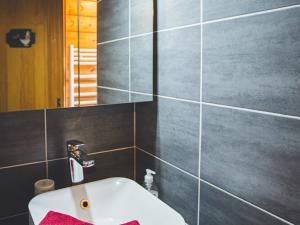 Appartements Charmant Appt aux Gets avec Balcon, Cheminee et Wi-Fi – Pres des Telecabines ! - FR-1-671-71 : photos des chambres