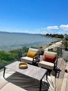 Design villa with panoramic pond view and jacuzzi - 佩罗勒