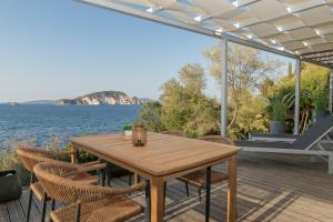 Beach Villa Cavo- with private sea access