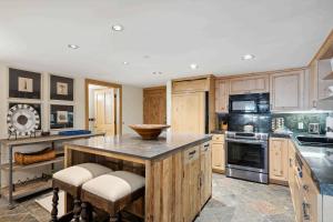 Lodge at Lionshead 210