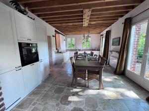Maisons de vacances Exceptional 5 bedroom house near the beach : photos des chambres