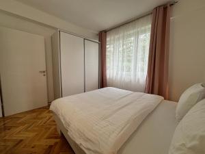 SI 2 Bedroom Apartment with Free Parking in Ohrid