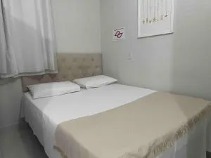 Kitnet 205 no centro com ar condiciona e tv smart - Tabual