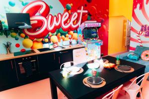 Appartements Capsule Bonbon - Balneo - Sauna - Billard - Nintendo Switch : photos des chambres