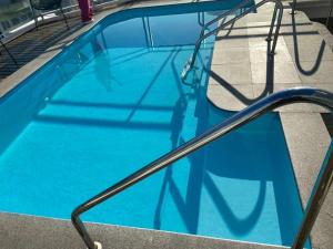 Apartamento Copacabana na quadra da praia, prédio com serviços - Posto 4