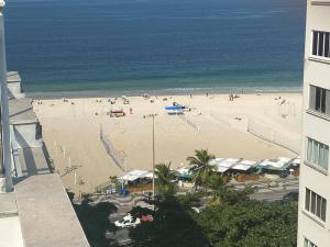 Apartamento Copacabana na quadra da praia, prédio com serviços - Posto 4
