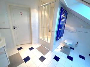 V Apartment 4 Personen - Monteurzimmer - Ferienwohnung - Kronwieden