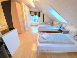 V Apartment 4 Personen - Monteurzimmer - Ferienwohnung - Kronwieden
