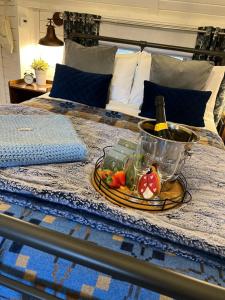 1 - Romantic log cabin, perfect winter escape!