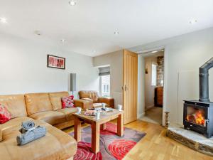 4 Bed in Crich 93830