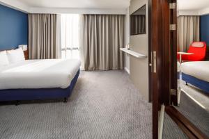 Double Room with Free Hot Breakfast - Accessible room in Holiday Inn Express London - ExCel an IHG Hotel