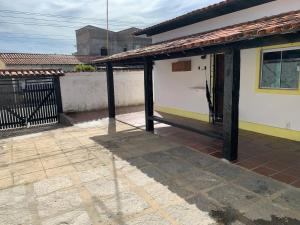 Casa agradável com estacionamento incluso