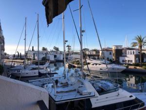 Bel appartement rénové sur la Marina