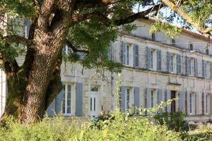 Maisons de vacances MAISON DE CAMPAGNE - Calme & Confort - Jardin Barbecue - Parking et Wifi Gratuit - ESPACE ET DETENTE - Ideal FAMILLE : photos des chambres