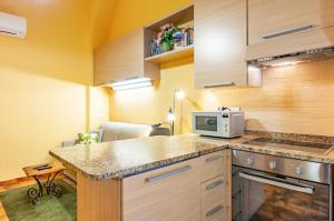 Yellow Apartment near the Train Station with Balcony