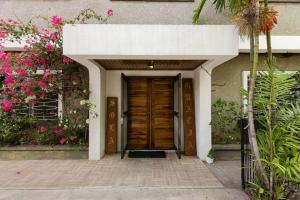 J V BIG FAMILY HOME 4BR 5T&B in Quezon City !!