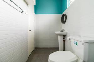 J V BIG FAMILY HOME 4BR 5T&B in Quezon City !!