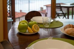 Italian Vacation Homes - Garden Lake Iseo