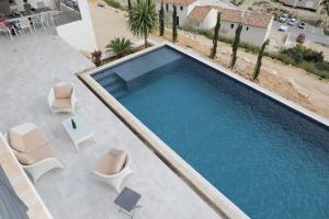Belle contemporaine avec piscine proche dAix en Provence