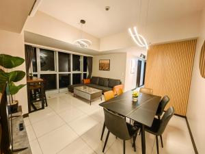 Chic 3BR in Uptown Parksuites BGC Taguig
