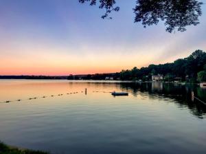 Caladan Cottage lake house